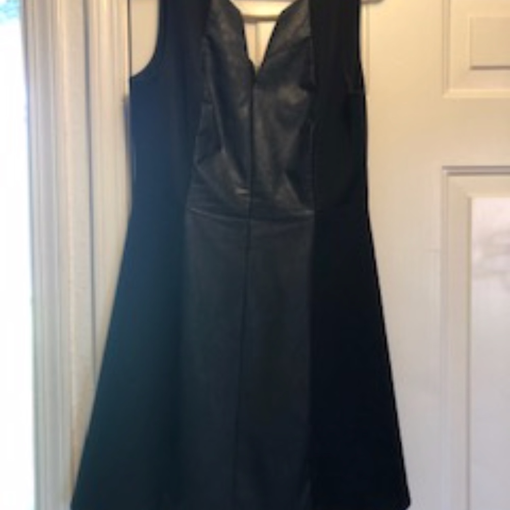 Vince Camuto Black sleeveless size 10 dress